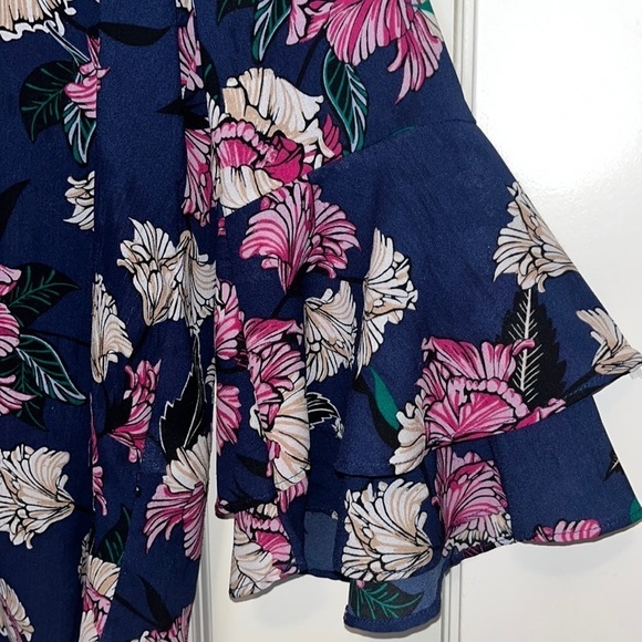 Liz Claiborne Blue Pink and Cream-tone Floral Bell Sleeve Top Women’s Small - Picture 4 of 7